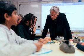 Elisabeth Borne visits an elementary school - Longjumeau