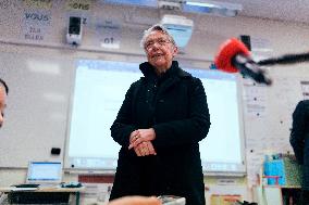 Elisabeth Borne visits an elementary school - Longjumeau