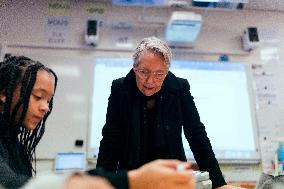 Elisabeth Borne visits an elementary school - Longjumeau