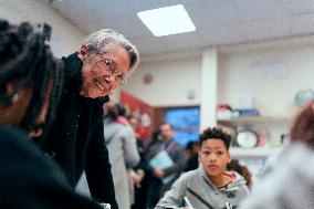 Elisabeth Borne visits an elementary school - Longjumeau