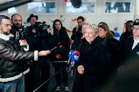 Elisabeth Borne visits an elementary school - Longjumeau