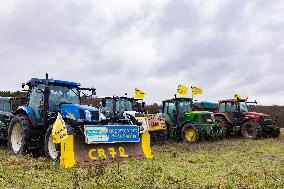 Farmers Rally to Blockade Paris in Essonne