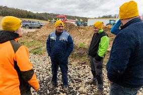 Farmers Rally to Blockade Paris in Essonne