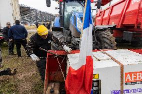 Farmers Rally to Blockade Paris in Essonne