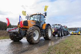 Farmers Rally to Blockade Paris in Essonne