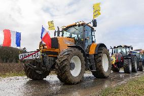 Farmers Rally to Blockade Paris in Essonne