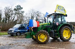 Farmers Rally to Blockade Paris in Essonne