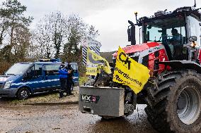 Farmers Rally to Blockade Paris in Essonne