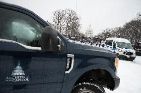 Snowstorm Hits Washington DC On Morning Of January 6th Causing Dangerous Roads