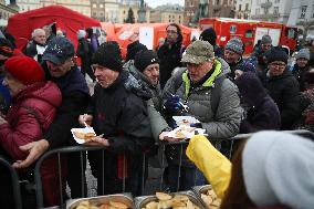 28 Christmas Eve For The Homeless And Needy In Krakow