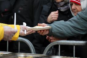 28 Christmas Eve For The Homeless And Needy In Krakow