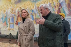 Iceland’s Foreign Minister Thorgerdur Katrin Gunnarsdottir Visits Kyiv