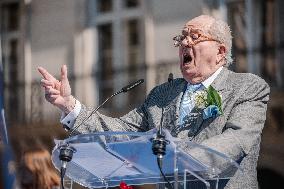 [ARCHIVES] Jean-Marie Le Pen At The Tribute To Joan Of Arc