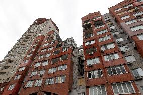 Apartment block damaged by Russian missile attack in Dnipro