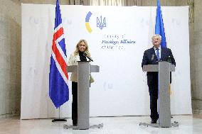 Ministers of Foreign Affairs of Ukraine and Iceland brief press in Kyiv