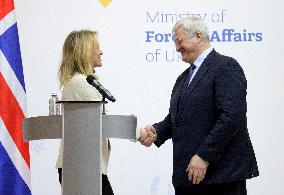 Ministers of Foreign Affairs of Ukraine and Iceland brief press in Kyiv