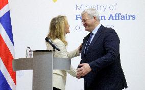 Ministers of Foreign Affairs of Ukraine and Iceland brief press in Kyiv