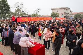 Grain Farmers Receive Annual Bonus in Nanchang