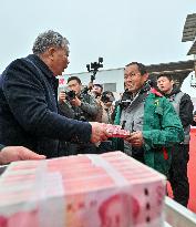 Grain Farmers Receive Annual Bonus in Nanchang