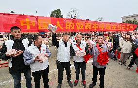 Grain Farmers Receive Annual Bonus in Nanchang