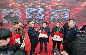 Grain Farmers Receive Annual Bonus in Nanchang