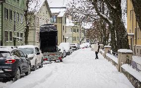 Snow on Tallinn sidewalks