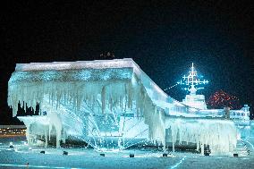 Ice Sculpture Aircraft Carrier - China