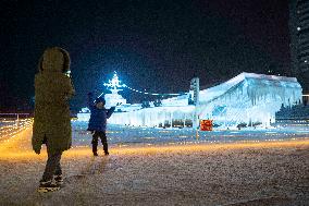 Ice Sculpture Aircraft Carrier - China