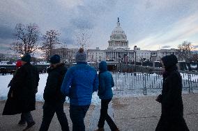 People brave frigid temperatures to pay respects to President Jimmy Carter