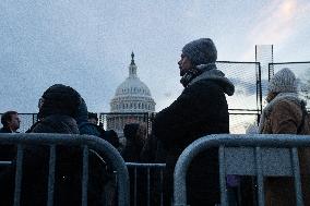 People brave frigid temperatures to pay respects to President Jimmy Carter