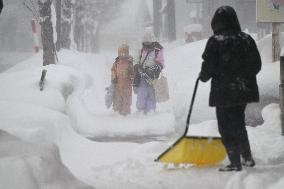 Heavy snow in Japan