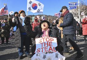 Rally in support of S. Korean President Yoon