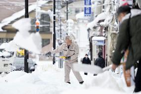 Heavy snow in Japan