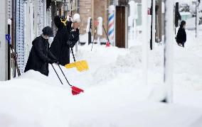 Heavy snow in Japan