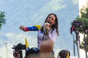 Maria Corina Machados Campaign Team Says She Has Been Violently Intercepted - Venezuela