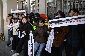 South Korea’s Progressive Students Stage Surprise Protest In Front Of U.S. Embassy