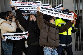 South Korea’s Progressive Students Stage Surprise Protest In Front Of U.S. Embassy