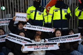 South Korea’s Progressive Students Stage Surprise Protest In Front Of U.S. Embassy