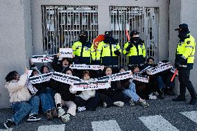 South Korea’s Progressive Students Stage Surprise Protest In Front Of U.S. Embassy