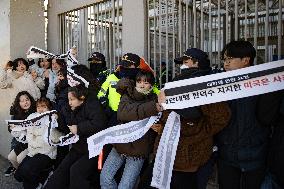 South Korea’s Progressive Students Stage Surprise Protest In Front Of U.S. Embassy