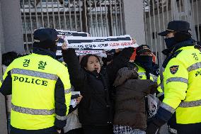 South Korea’s Progressive Students Stage Surprise Protest In Front Of U.S. Embassy