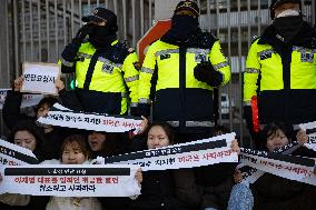 South Korea’s Progressive Students Stage Surprise Protest In Front Of U.S. Embassy