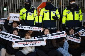 South Korea’s Progressive Students Stage Surprise Protest In Front Of U.S. Embassy