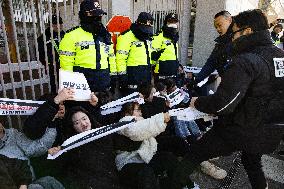 South Korea’s Progressive Students Stage Surprise Protest In Front Of U.S. Embassy