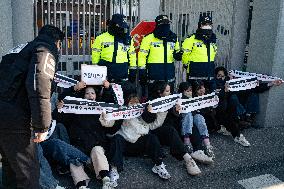 South Korea’s Progressive Students Stage Surprise Protest In Front Of U.S. Embassy