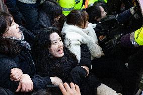 South Korea’s Progressive Students Stage Surprise Protest In Front Of U.S. Embassy