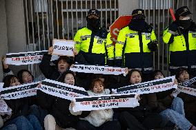 South Korea’s Progressive Students Stage Surprise Protest In Front Of U.S. Embassy