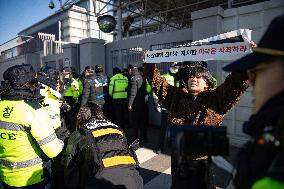 South Korea’s Progressive Students Stage Surprise Protest In Front Of U.S. Embassy