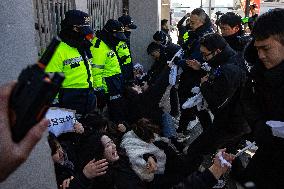 South Korea’s Progressive Students Stage Surprise Protest In Front Of U.S. Embassy