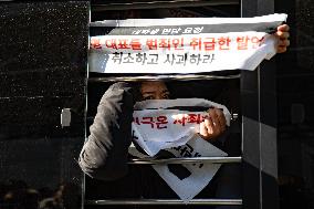 South Korea’s Progressive Students Stage Surprise Protest In Front Of U.S. Embassy